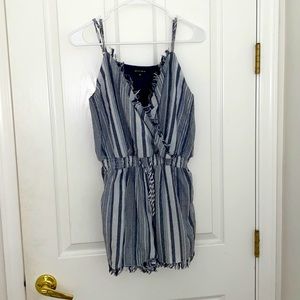 I’m selling because it simply does not fit me anymore; little hole on the back